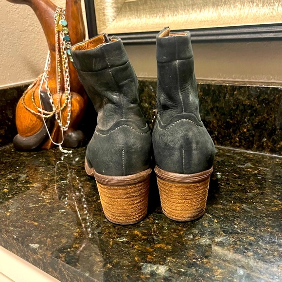 Donald J Pliner ankle booties size 6,  leather - Picture 9 of 11